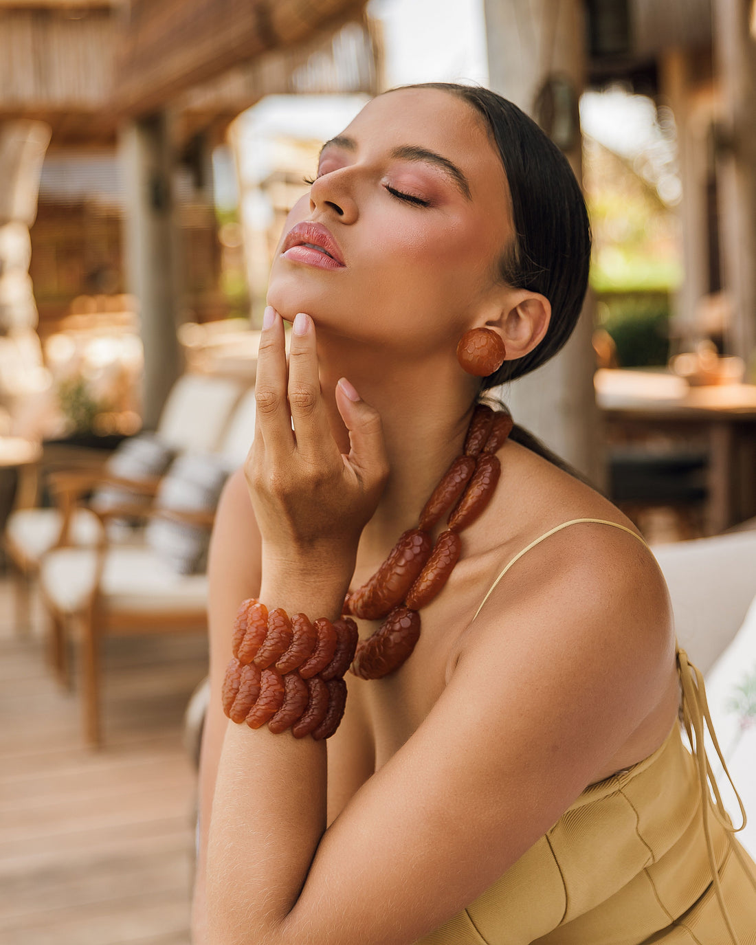 BRACELETE MARÉ ESCAMAS RESINA MARROM