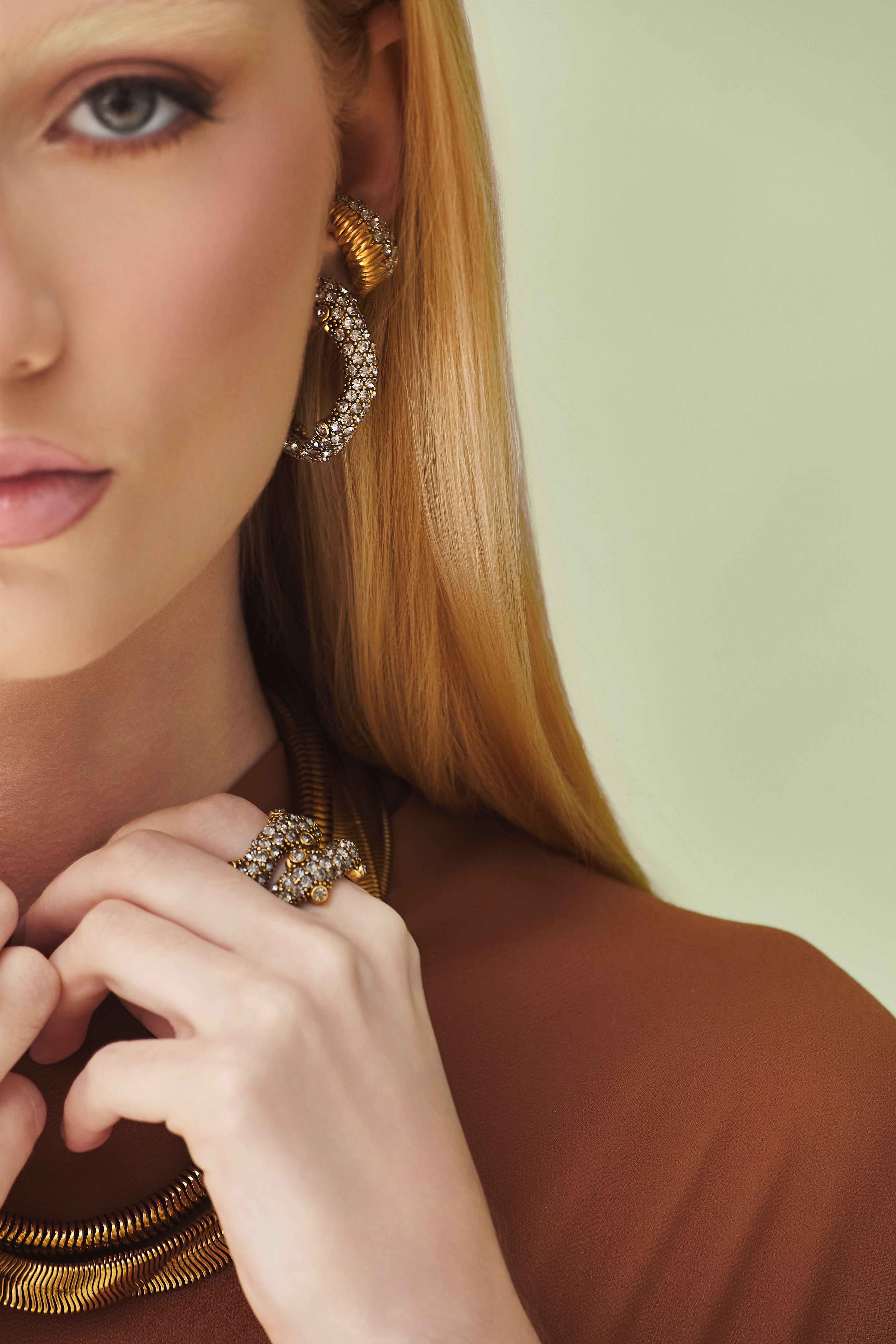 PIERCING GIRASSOL PÉTALAS CRAVEJADO OURO