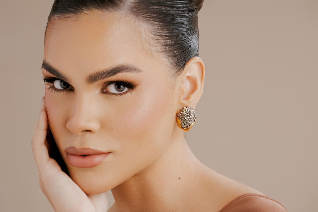 BRINCO CLÁSSICO AURORA G CRAVEJADO OURO