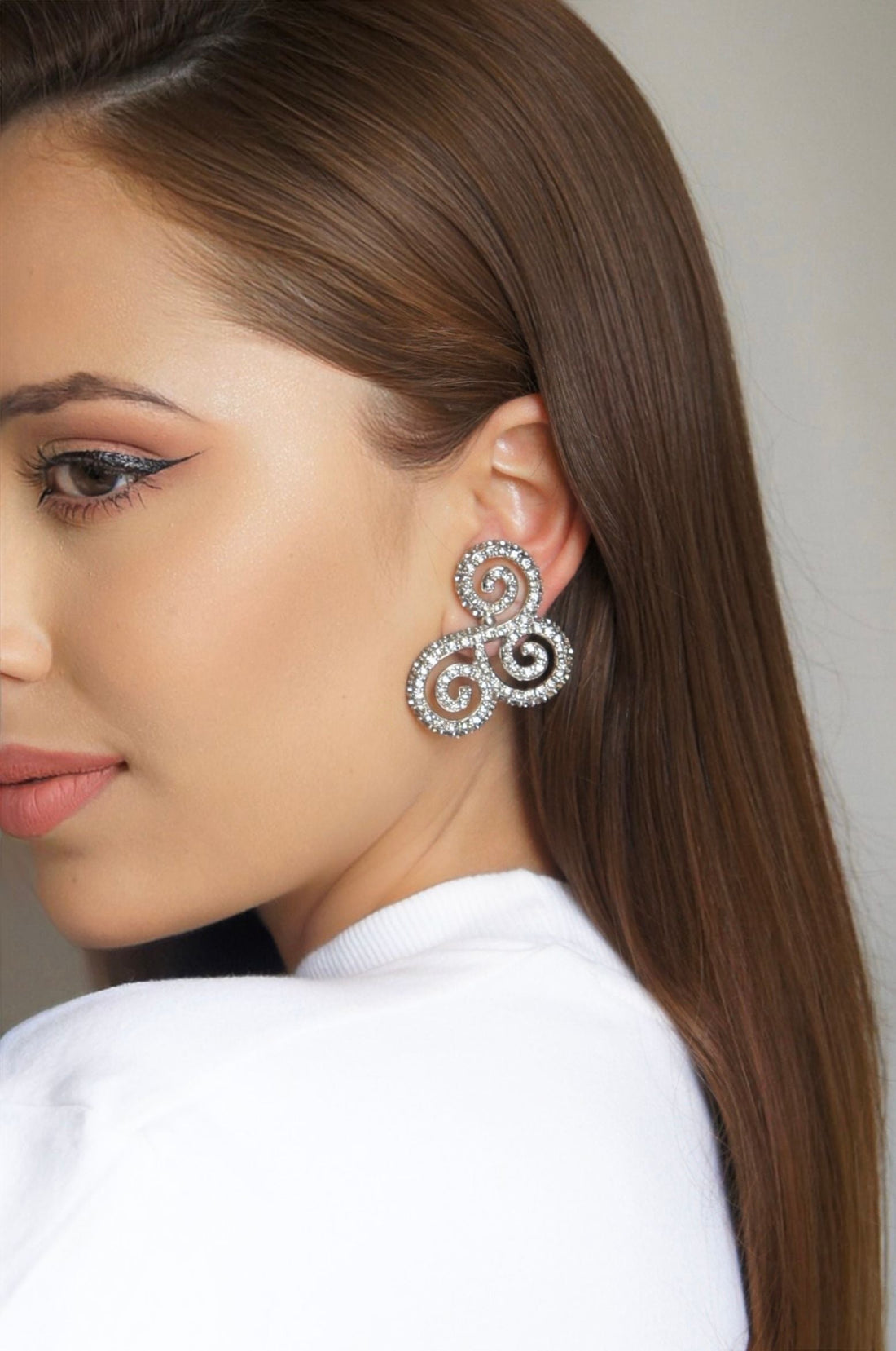 BRINCO IDENTIDADE LATERAL CRAVEJADO PRATA