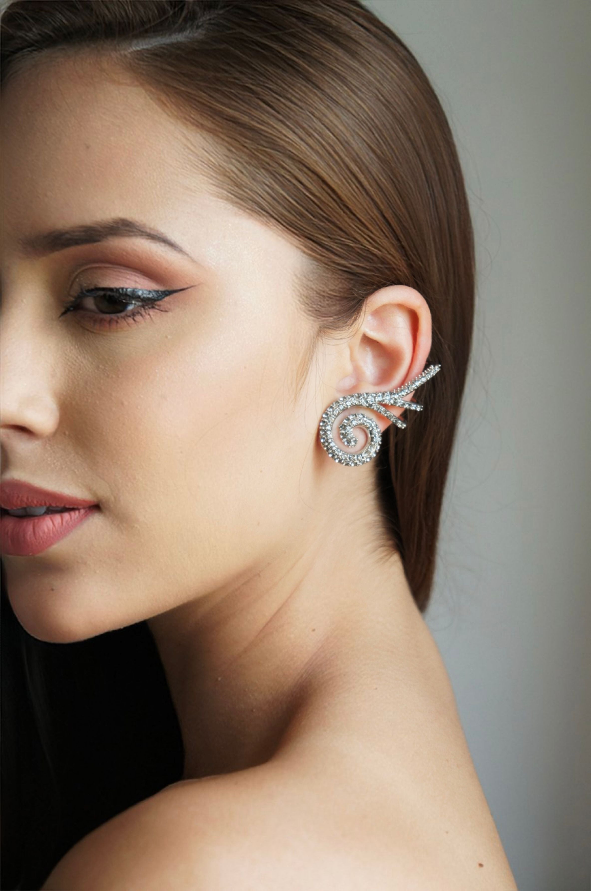 EARCUFF IDENTIDADE CRAVEJADO PRATA