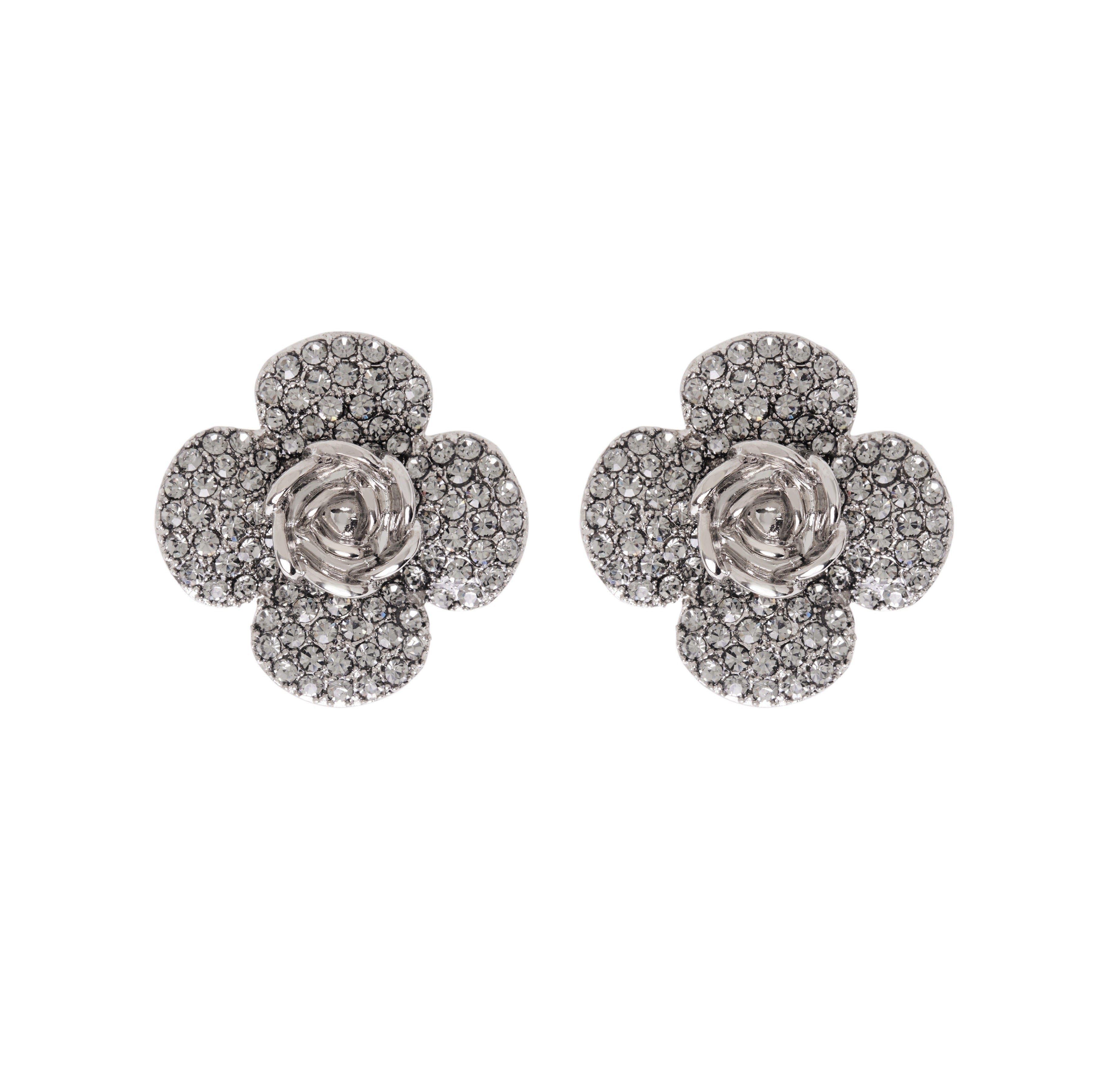 BRINCO CAMÉLIA CRAVEJADA PRATA