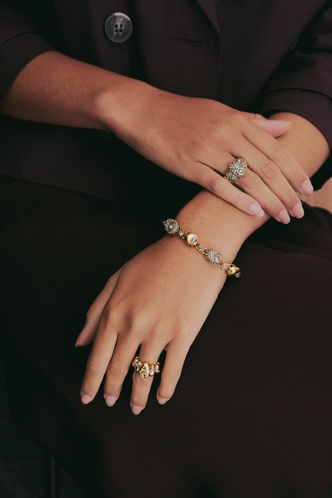 ANEL NÚCLEO CRAVEJADO OURO