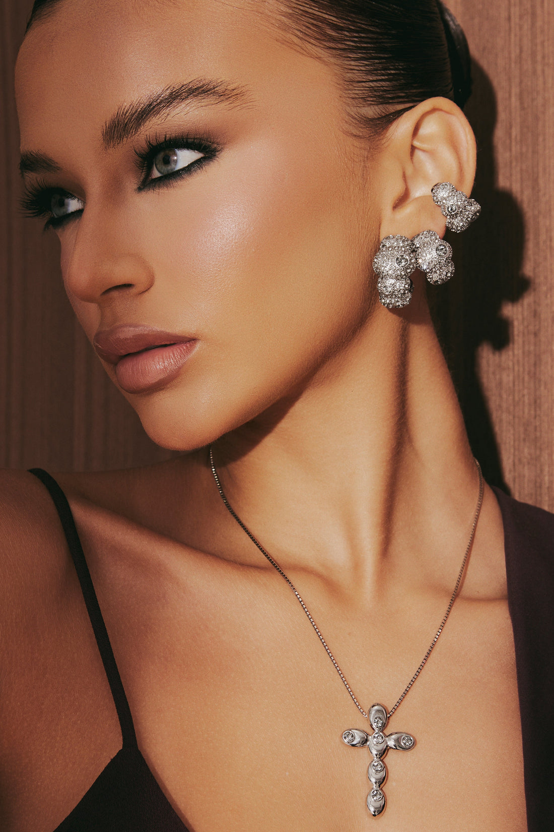 ARGOLA NÚCLEO CRAVEJADA M OURO