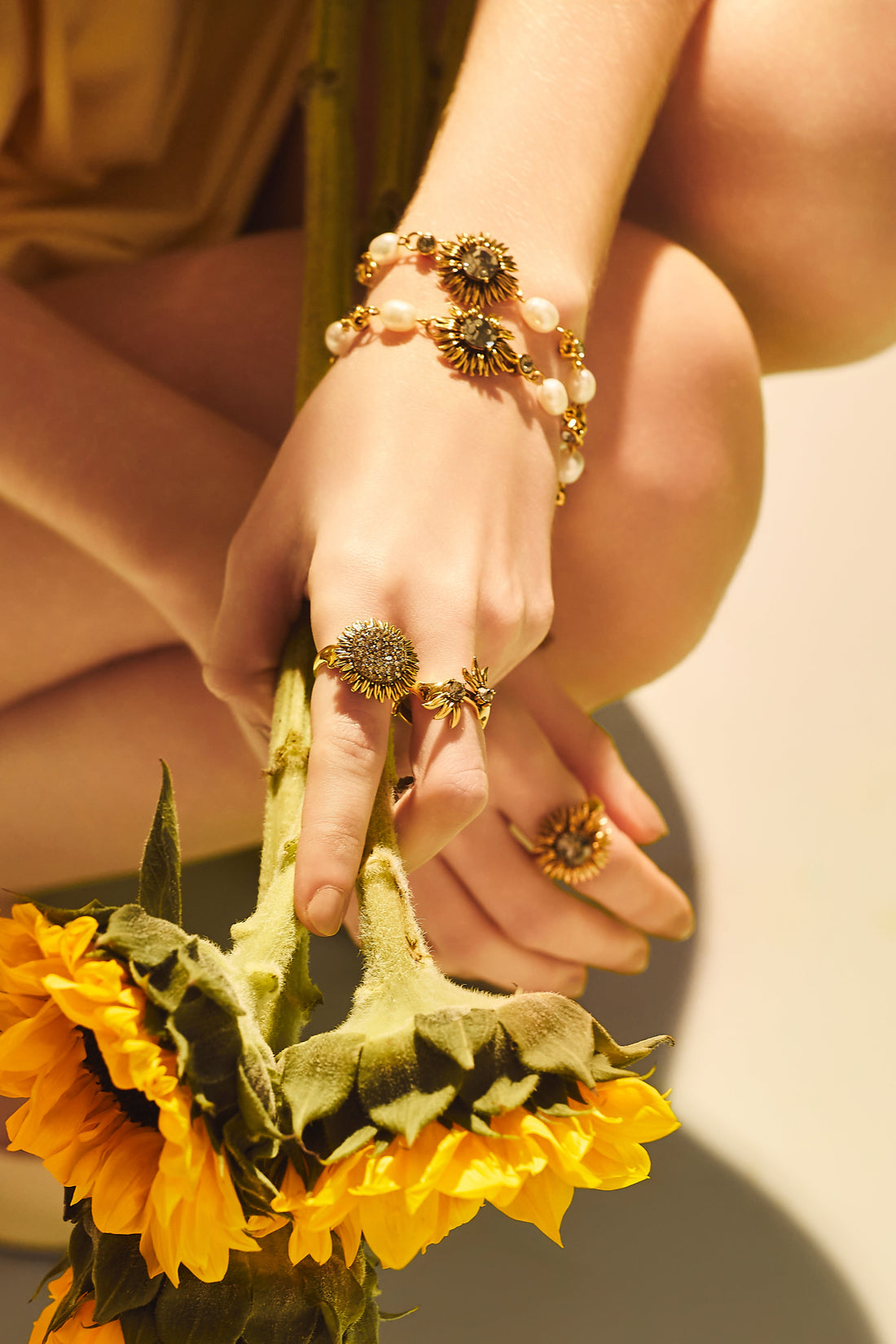 PULSEIRA GIRASSOL P BOTÃO STRASS PÉROLAS PRATA