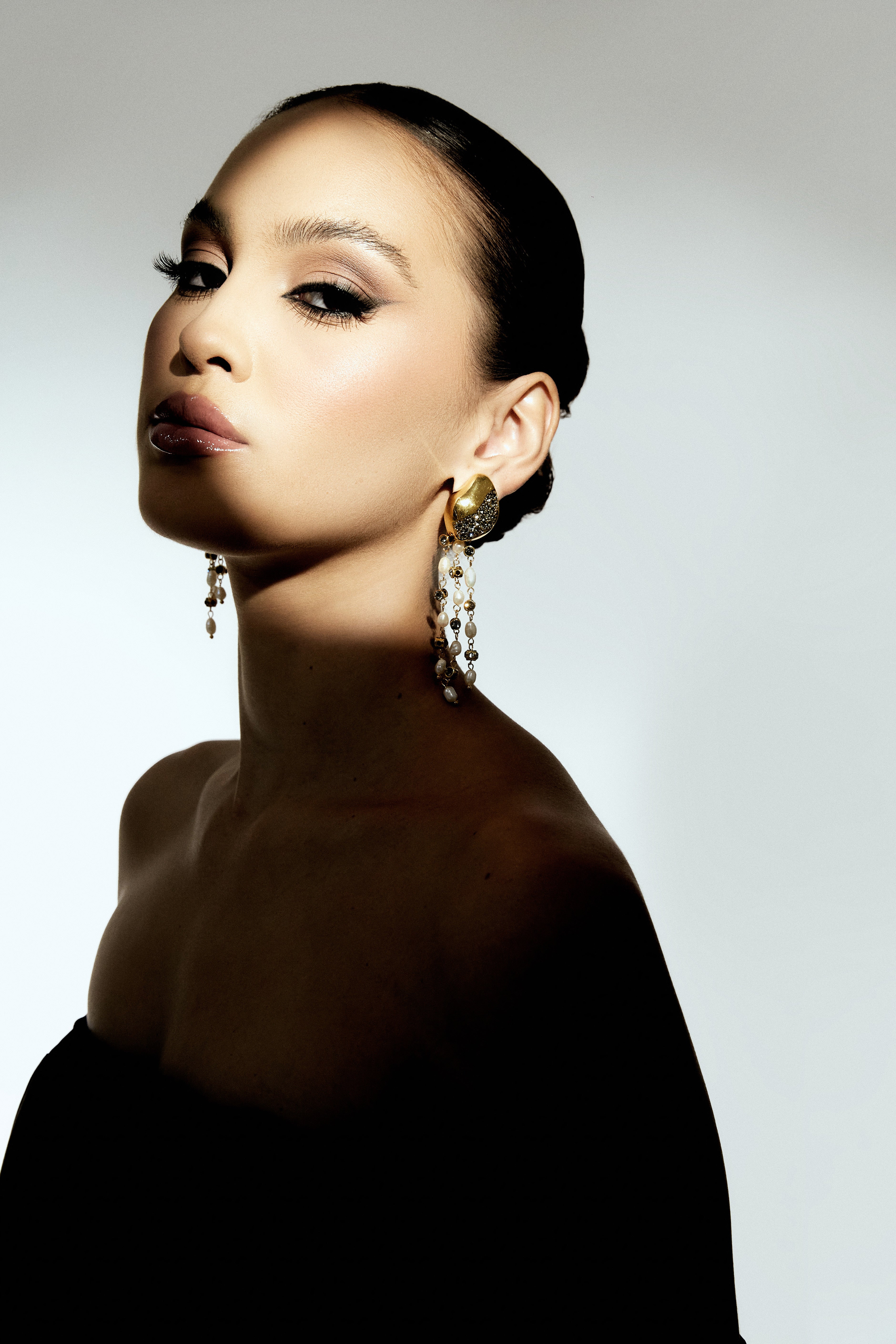 BRINCO REVIVER P CRAVEJADO PÉROLAS OURO BLACK