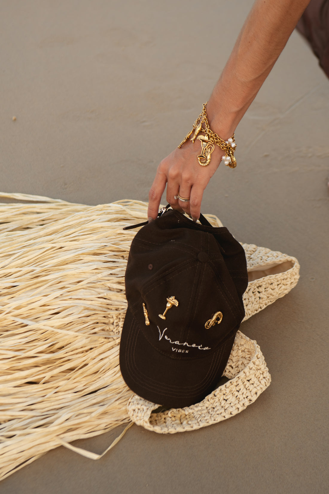 PULSEIRA GINGA DO MAR PINGENTES OURO