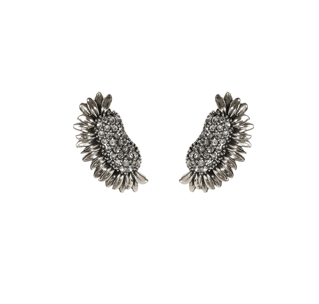 BRINCO GIRASSOL PÉTALAS LATERAL CRAVEJADO PRATA